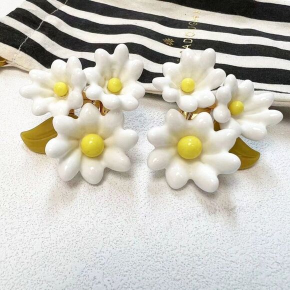 New! $148 Lele Sadoughi Petunia Bouquet Clip-On Earrings - Picture 6 of 6